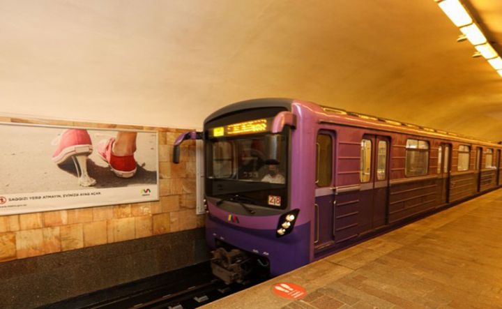 Bakı metrosunda problem yaranıb, sərnişinlər tuneldə qalıb