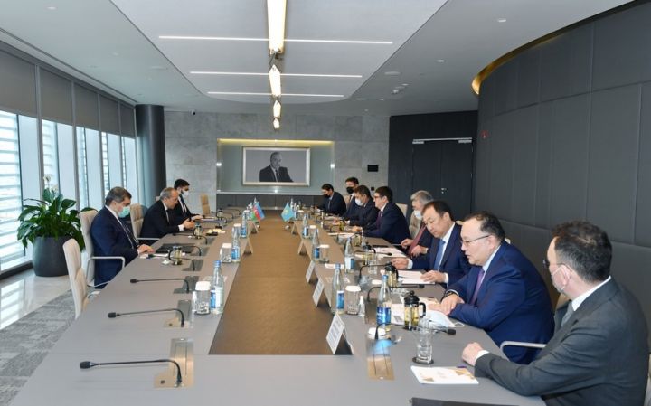 Mikayıl Cabbarov Qazaxıstan şirkətinin rəhbəri ilə görüşüb