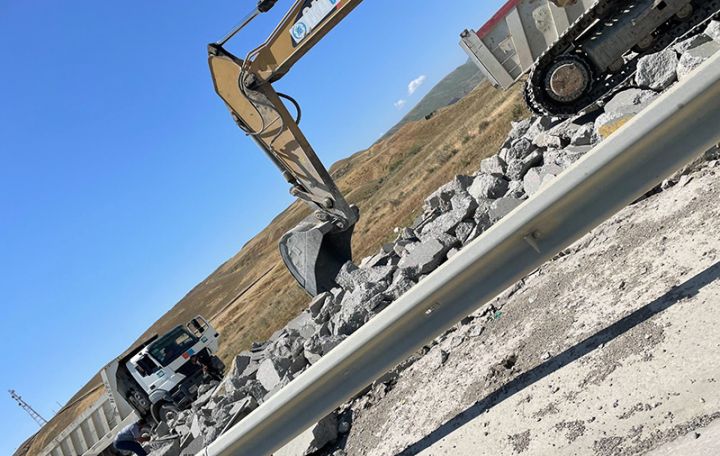 "626 milyon manatlıq yol heç nə olmamış kimi dağıdılır və növbəti milyonlar hesabına yenidən qurulur"