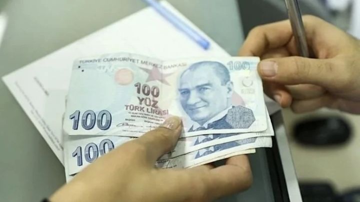 Türkiyə əhalisi dollar və qızıl alır -  Türk Lirəsi ucuzlaşır