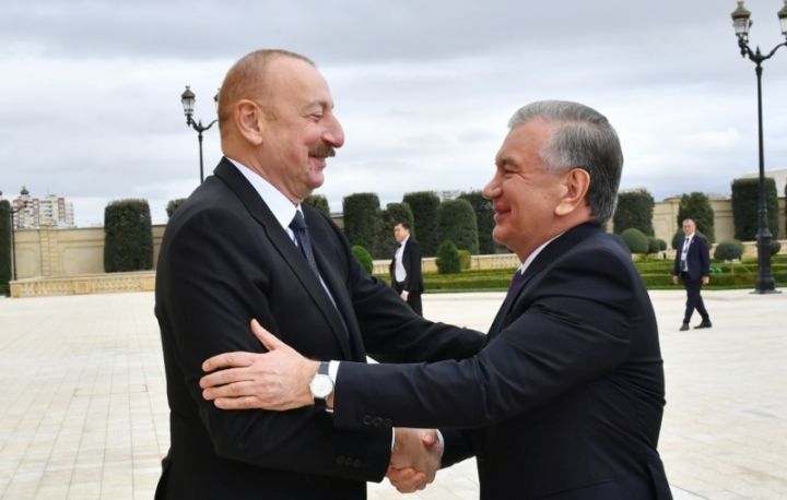 İlham Əliyev Özbəkistan Prezidenti ilə görüşüb