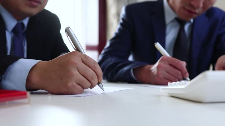 Mərkəzi Bank 2 bankın vəzifəli şəxslərini cərimələyib