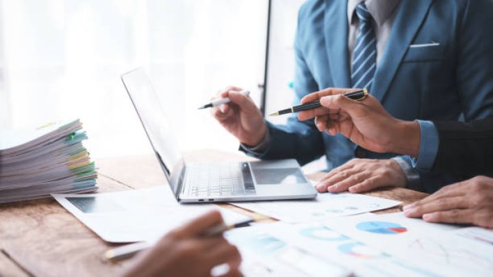 İş adamı Kamal Heydərovun iki şirkətdə payı azaldılır