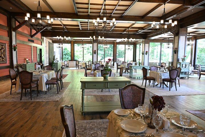 1300 metr hündürlükdə istirahət kompleksi - 4 qonaq evi və bir restoran