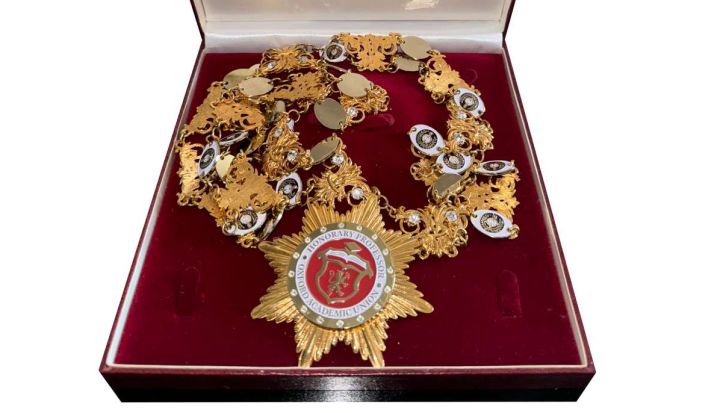 Azərbaycanın tanınmış iş adamı Fəxri professor adına layiq görüldü