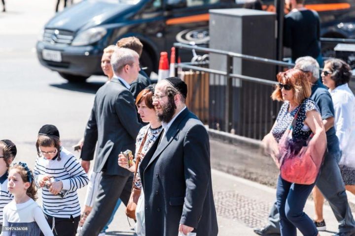 Azərbaycana gələn avropalıların və ərəblərin sayı azalıb