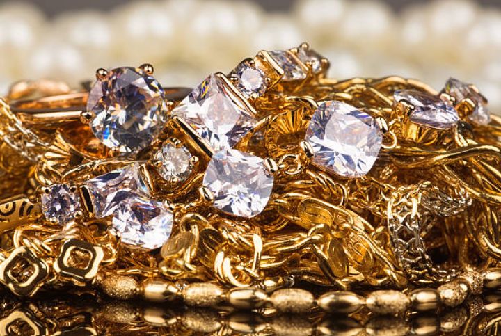 Lombard şirkətinin gəliri 2 dəfə, xalis mənfəəti isə 3,6 dəfə artıb