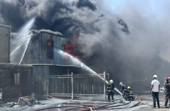 Boya istehsalı zavodundakı yanğınla mübarizə tədbirləri davam etdirilir - VİDEO