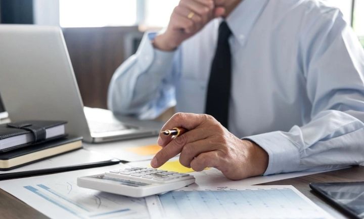 Dövlət qulluqçularının orta aylıq maaşı 1971 manata çatıb