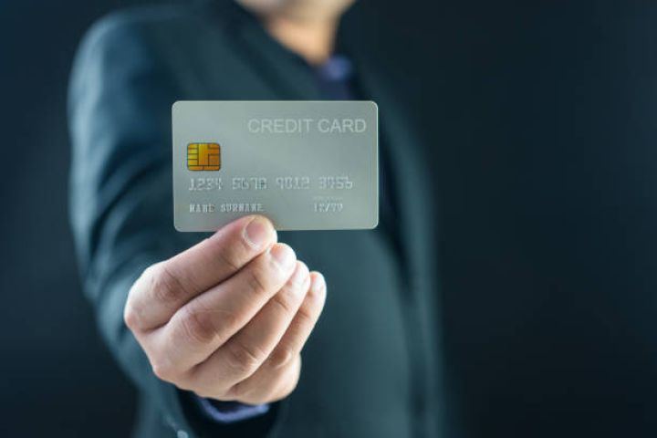 Rəqəmsallaşma kredit kartlarına tələbi artırıb