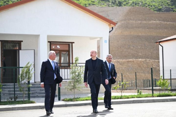 İlham Əliyev Bəylik kəndinin açılışında iştirak edib