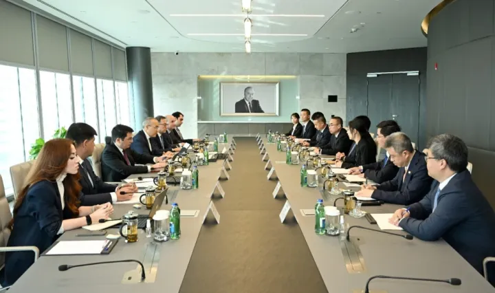 Azərbaycan Çin şirkətilə “Birgə Yaşıl Enerji Sənaye Parkı”nı müzakirə etdi