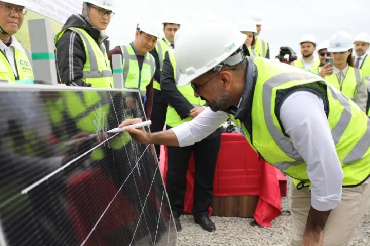 445 MVt gücündə Günəş Elektrik Stansiyası - ilk panelin quraşdırılması mərasimi keçirilib