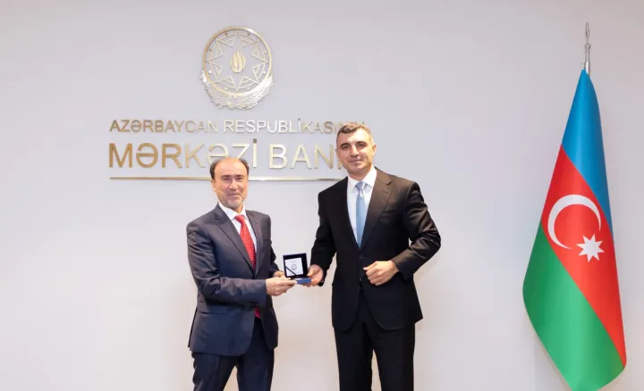 Mərkəzi Bankın sədri Zakir Nuriyevi qəbul edib, 65 illik yubileyi münasibətilə təbrik edib