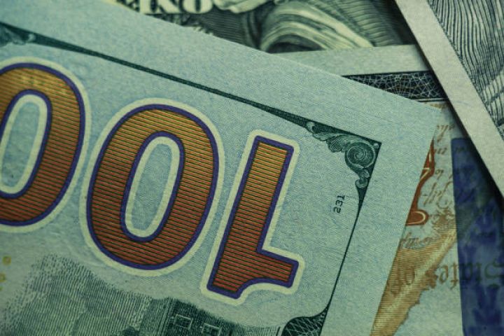 Dolların bazar ertəsi üçün rəsmi məzənnəsi müəyyən olunub