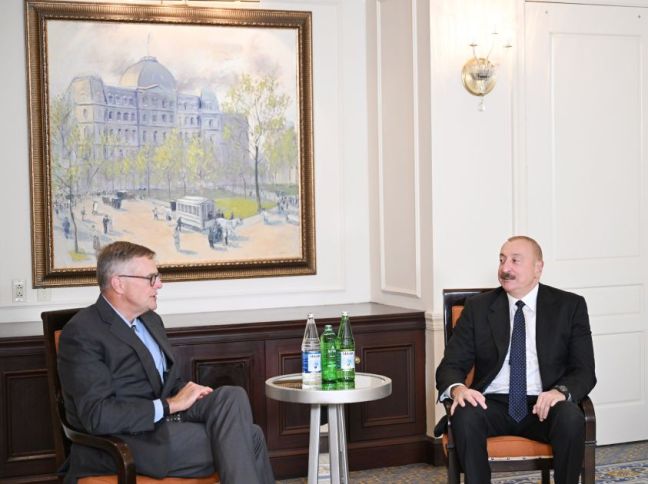 İlham Əliyev Nyu-Yorkda şirkət rəhbərləri ilə görüşüb